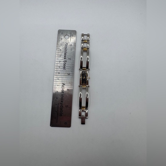 Vintage Bulova Quartz Women’s Watch – Two-Tone Bracelet, Excellent Condition - Picture 6 of 7